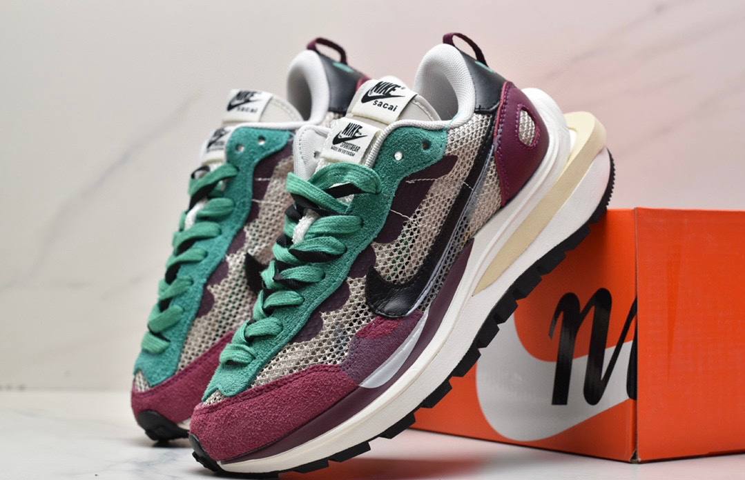 Обувки Sacai VaporWaffle Villain Red/Neptune Green