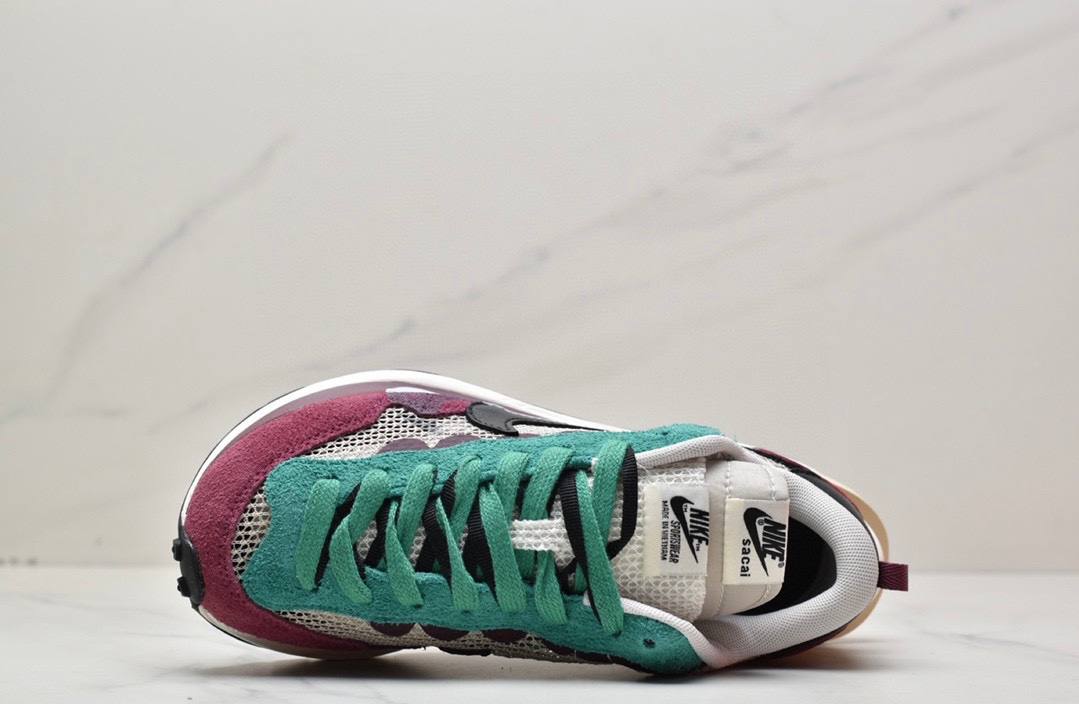 Обувки Sacai VaporWaffle Villain Red/Neptune Green