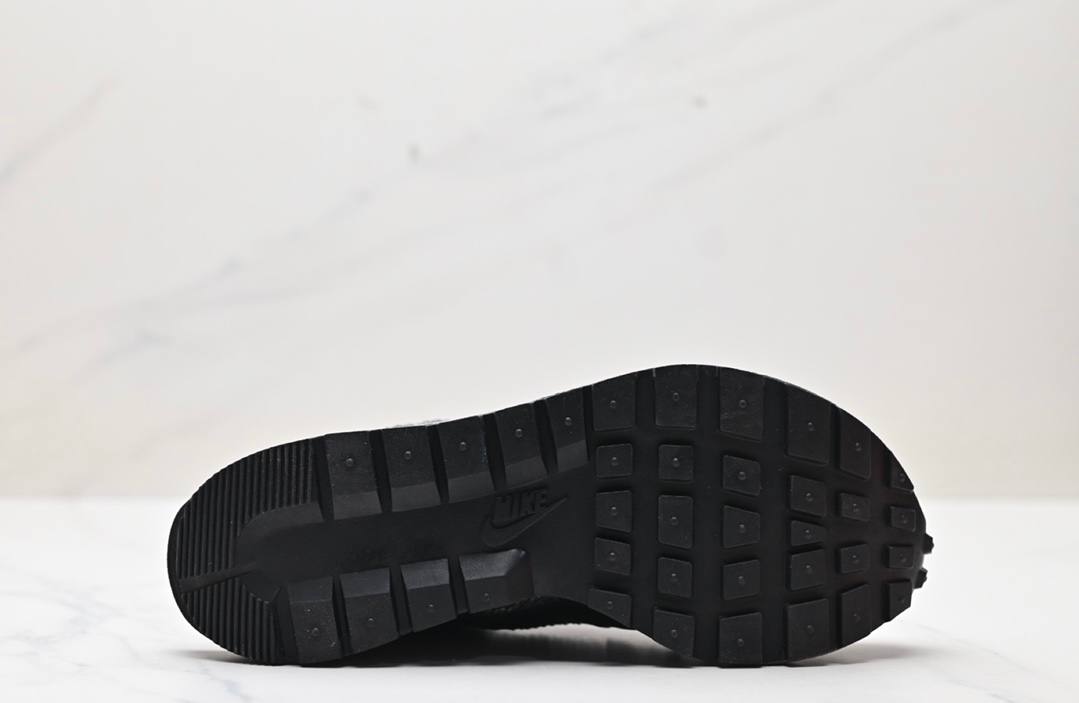 Обувки Sacai VaporWaffle Grey/Black