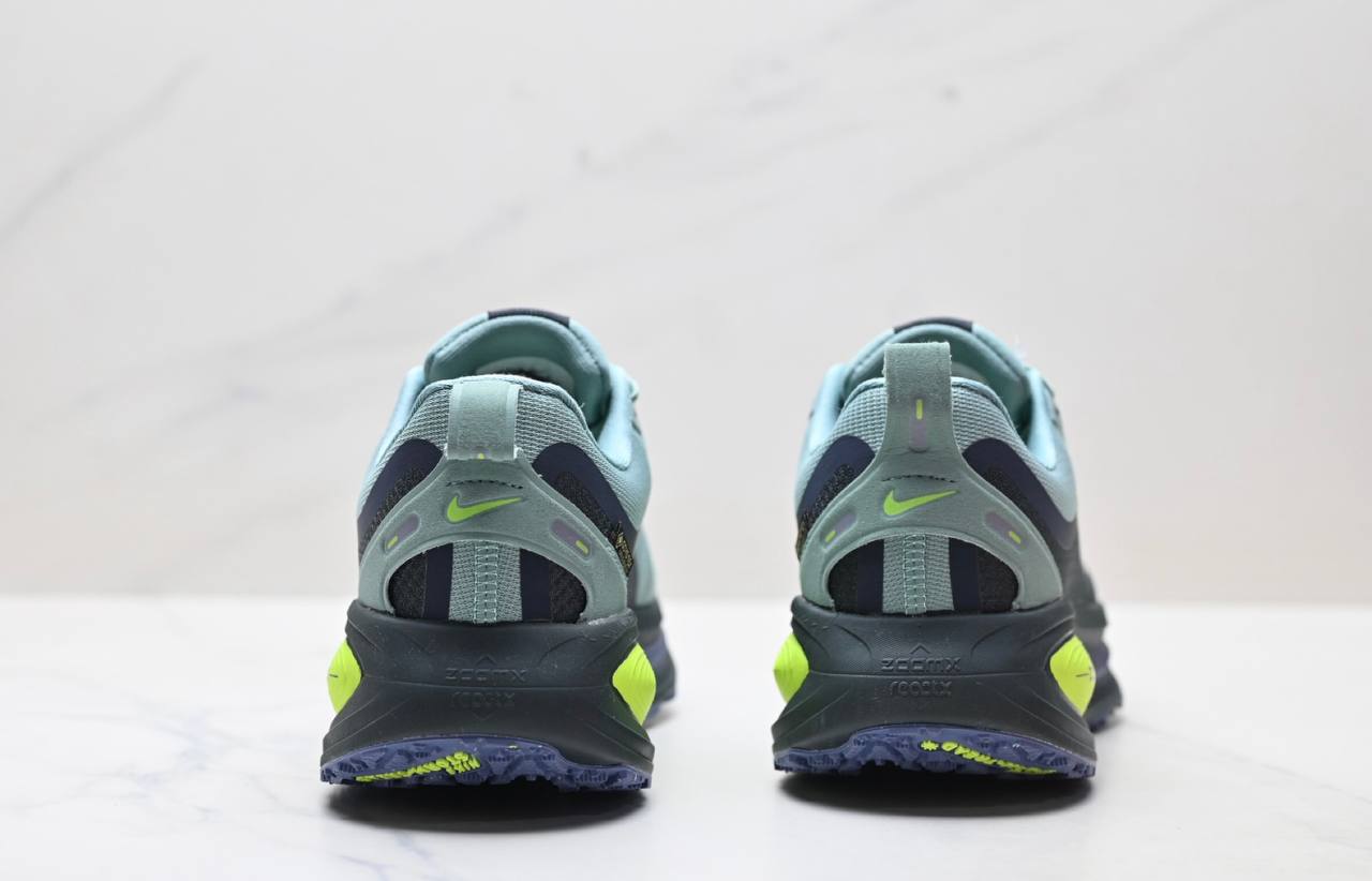 Обувки Vomero 18 GORE-TEX Seaweed Cannon